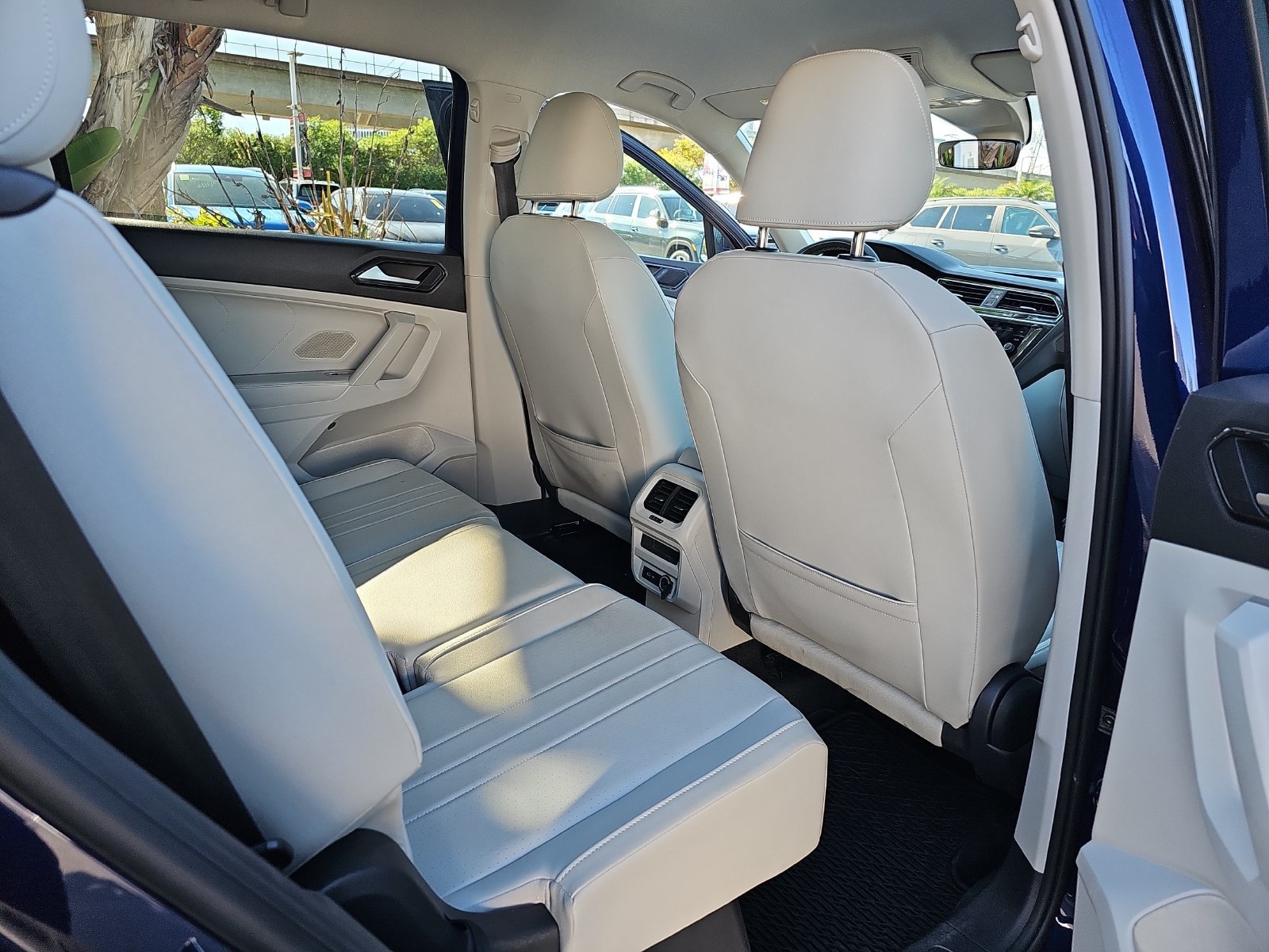 Used 2023 Volkswagen Tiguan SE FWD image 14