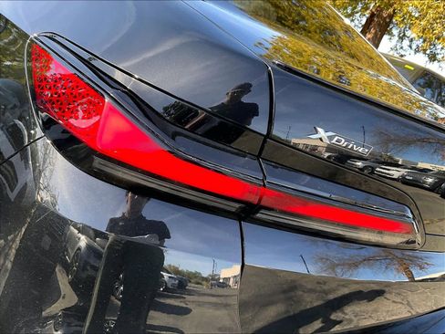 Used 2025 BMW 750e xDrive image 31