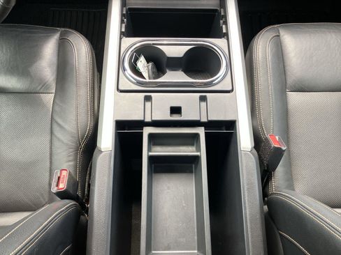 Used 2018 Nissan Titan SL w/ Chrome Package AWD/4WD image 18