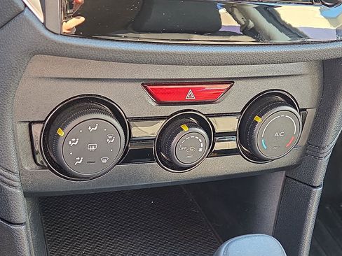 Used 2019 Subaru Crosstrek 2.0i image 17