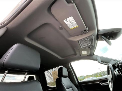 Used 2025 GMC Sierra 1500 SLT image 13