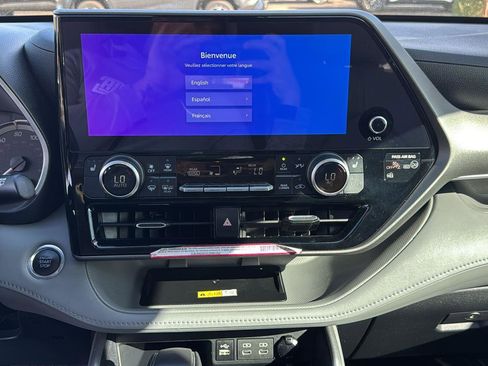 Certified 2024 Toyota Highlander XLE image 18