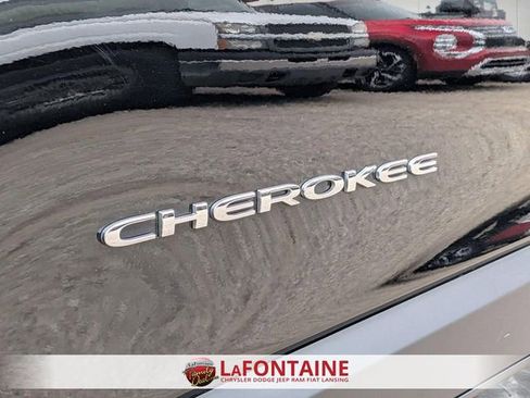 Certified 2019 Jeep Cherokee Latitude Plus w/ Cold Weather Group AWD/4WD image 10