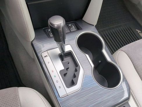 Used 2014 Toyota Camry XLE w/ Leather Package FWD image 15