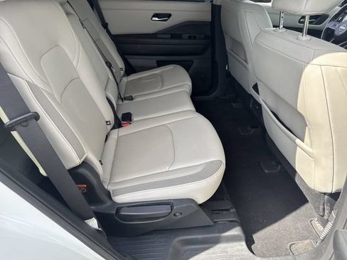 Used 2022 Nissan Pathfinder SL AWD/4WD image 25