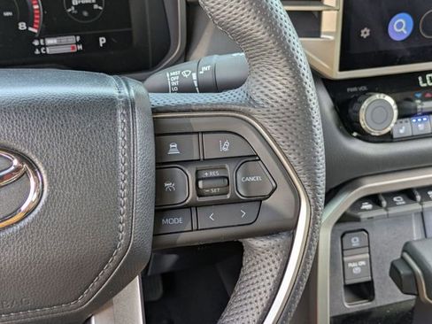 Used 2025 Toyota Tundra Limited AWD/4WD image 17