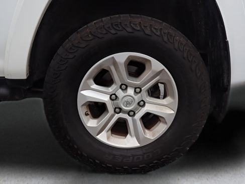 Used 2021 Toyota 4Runner SR5 AWD/4WD image 41