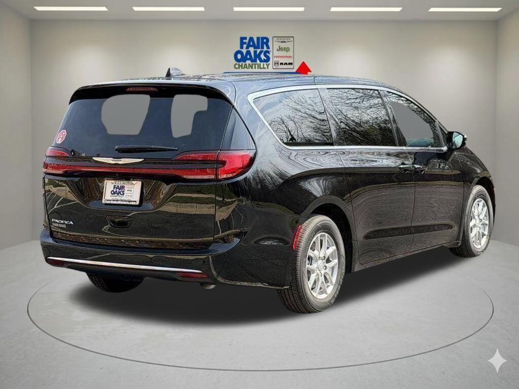 New 2026 Chrysler Pacifica Select FWD image 7