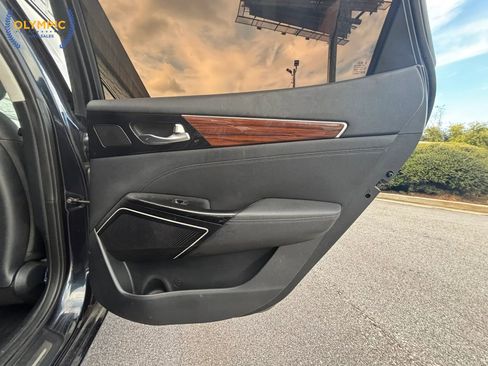 Used 2018 Kia Cadenza Premium image 39