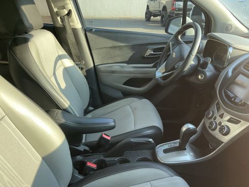 Used 2016 Chevrolet Trax LT w/ LT Convenience Package FWD image 5