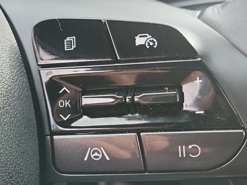 Certified 2025 Hyundai Elantra Sport image 9