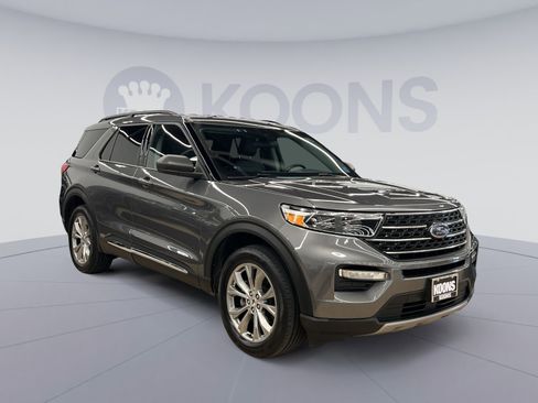 Used 2022 Ford Explorer XLT w/ Equipment Group 202A AWD/4WD image 7