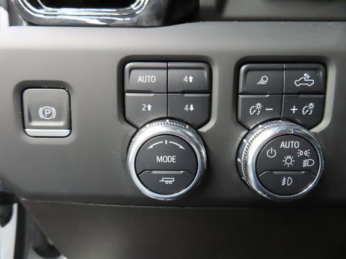 Used 2024 GMC Sierra 2500 AT4X image 65