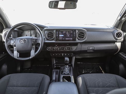 Certified 2018 Toyota Tacoma TRD Off-Road w/ Technology Package AWD/4WD image 12