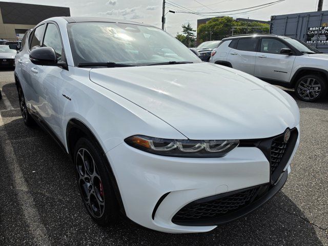 Used 2024 Alfa Romeo Tonale Veloce AWD/4WD image 1