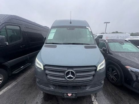 Used 2024 Mercedes-Benz Sprinter 2500 image 2