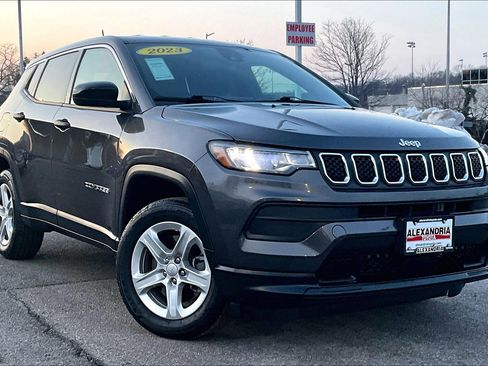 Used 2023 Jeep Compass Sport image 2