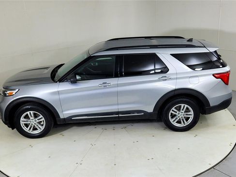 Used 2021 Ford Explorer XLT w/ Equipment Group 202A image 19