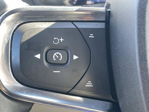 Used 2023 Volvo XC40 B5 Ultimate w/ Protection Package Premier image 22