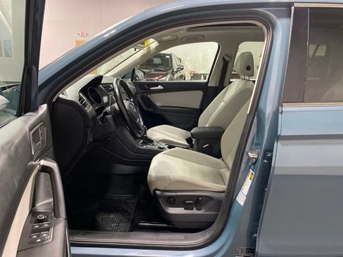 Used 2019 Volkswagen Tiguan SE w/ Panoramic Sunroof Package AWD/4WD image 11