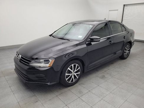 Used 2017 Volkswagen Jetta SE FWD image 2