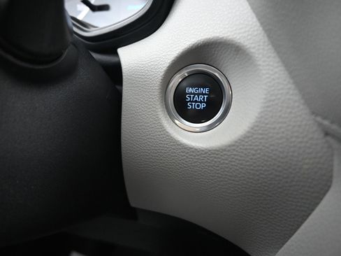 Used 2022 Toyota Corolla Cross LE image 15