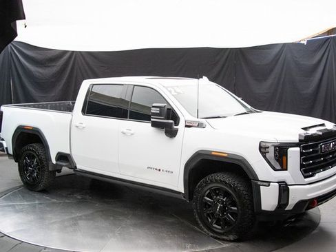 Used 2024 GMC Sierra 3500 AT4 w/ AT4 Premium Plus Package image 2