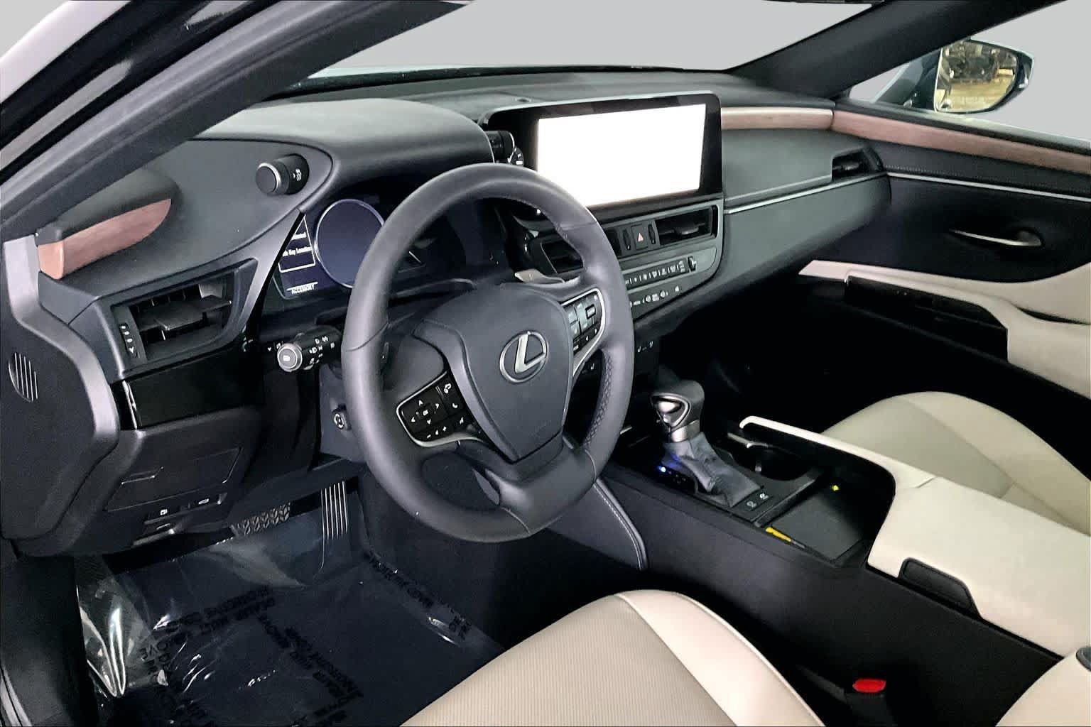 Used 2025 Lexus ES 300h w/ Premium Package FWD image 18