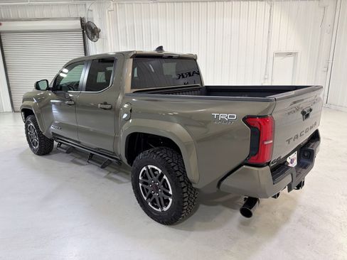Used 2025 Toyota Tacoma TRD Sport AWD/4WD image 25