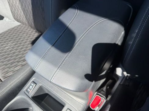 Used 2019 Nissan Rogue SV image 14