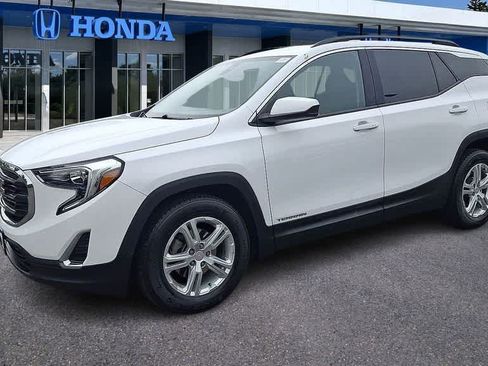 Used 2020 GMC Terrain SLE w/ Driver Convenience Package FWD image 4