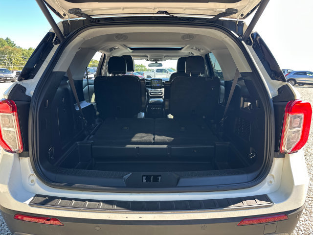 Used 2021 Ford Explorer XLT w/ Equipment Group 202A AWD/4WD image 15
