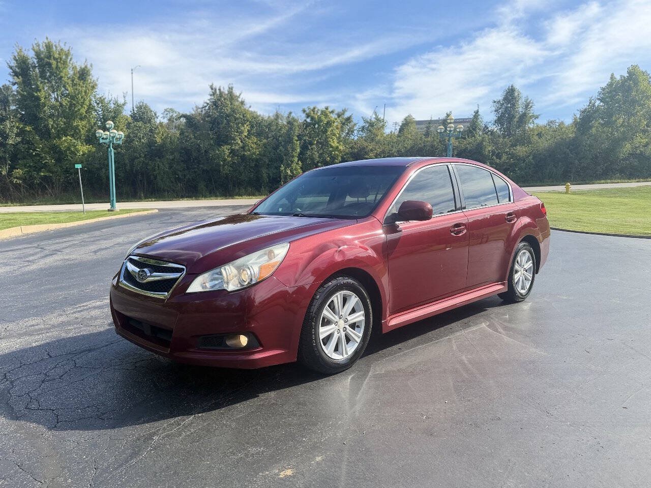 Used 2011 Subaru Legacy 2.5i Premium AWD/4WD image 2