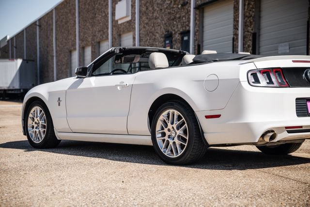 Used 2013 Ford Mustang Premium RWD image 36