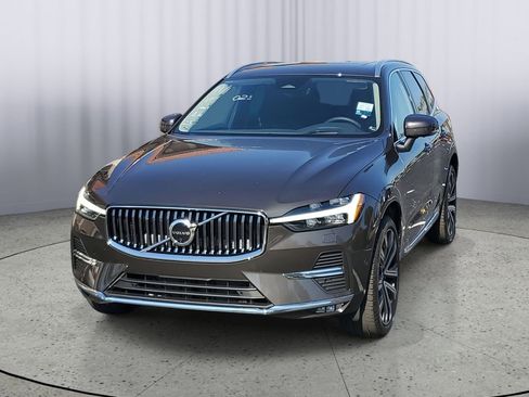 Used 2023 Volvo XC60 B5 Ultimate w/ Climate Package image 9