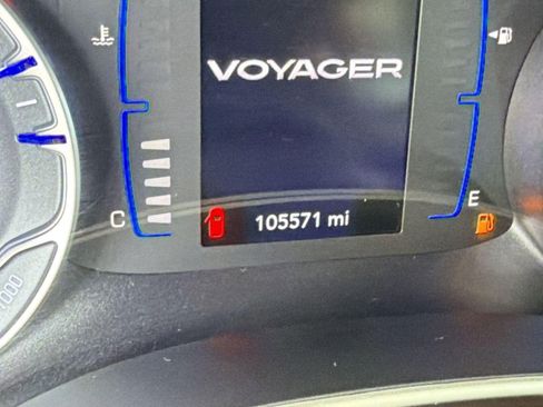 Used 2021 Chrysler Voyager Lxi FWD image 17