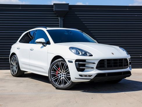 Certified 2018 Porsche Macan Turbo image 9