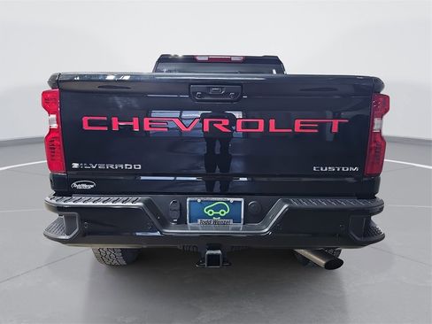 Used 2024 Chevrolet Silverado 2500 Custom w/ Custom Value Package image 5