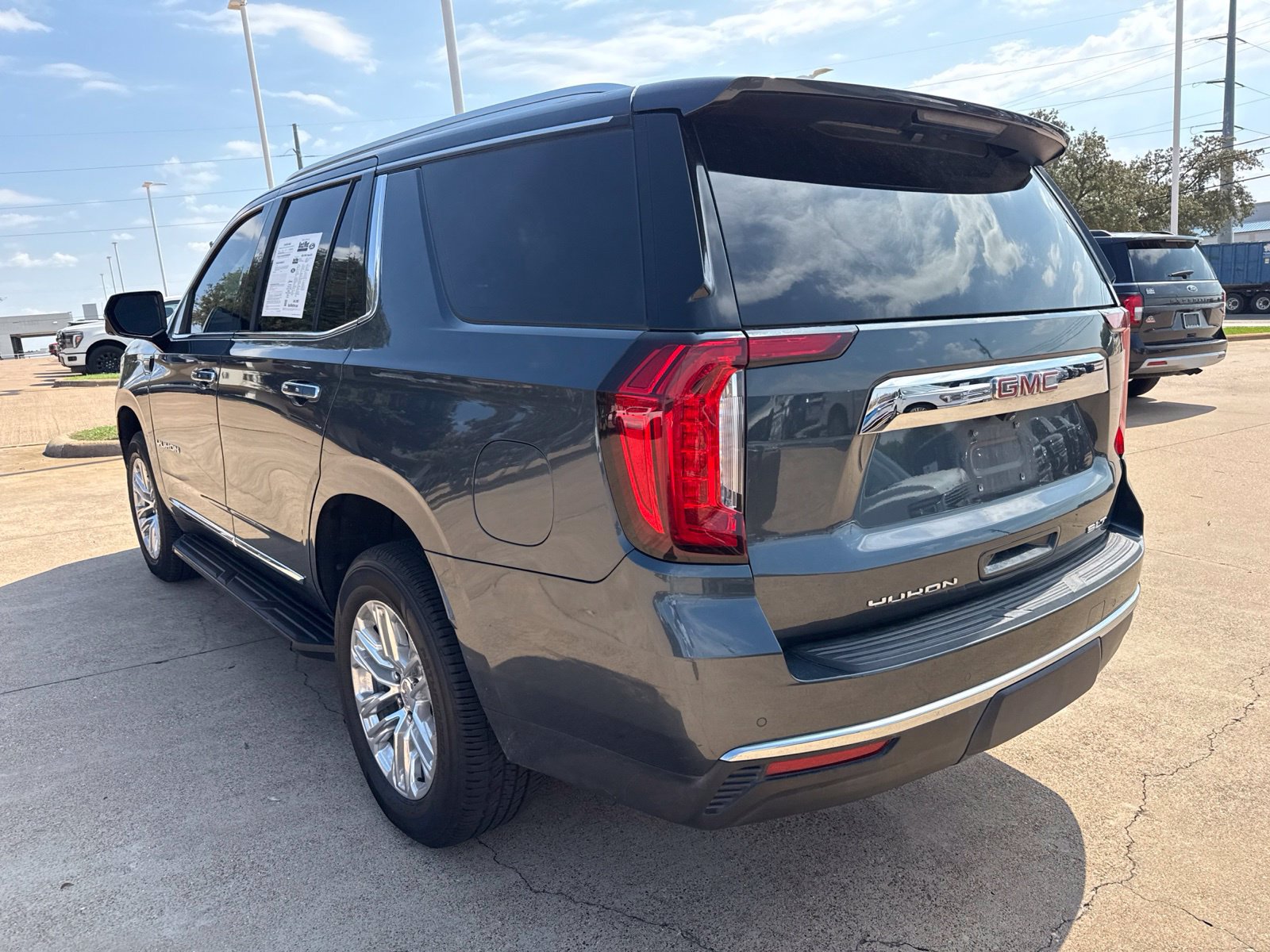 Used 2021 GMC Yukon SLT w/ Rear Media and Nav Package AWD/4WD image 5