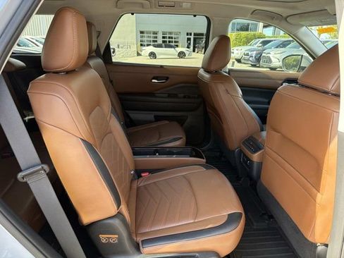 Used 2024 Nissan Pathfinder Platinum AWD/4WD image 20