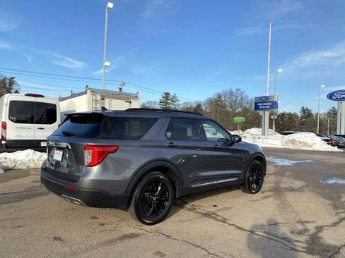 Used 2022 Ford Explorer XLT w/ Equipment Group 202A image 3