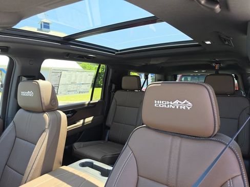 New 2026 Chevrolet Suburban High Country RWD image 25