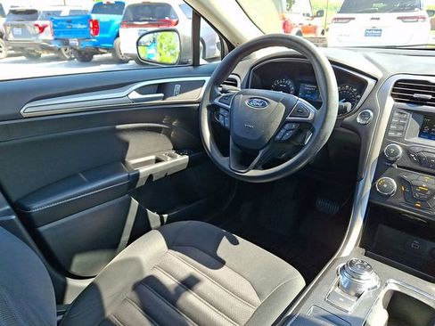 Certified 2017 Ford Fusion SE FWD image 18