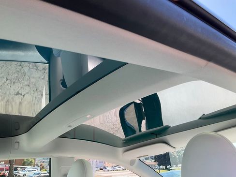 Used 2023 Tesla Model 3 Standard Range image 58