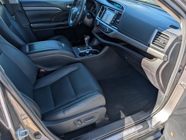 Used 2018 Toyota Highlander Limited AWD/4WD image 12
