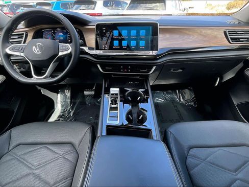 Certified 2025 Volkswagen Atlas SE w/ Panoramic Sunroof Package image 16