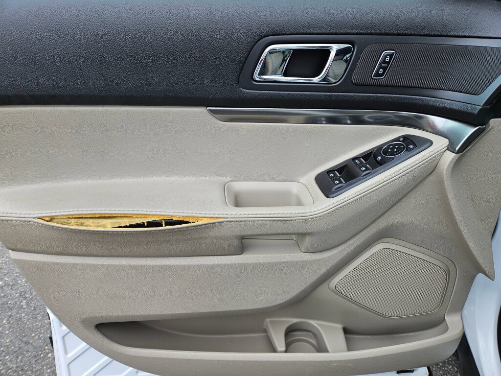 Used 2015 Ford Explorer FWD image 17