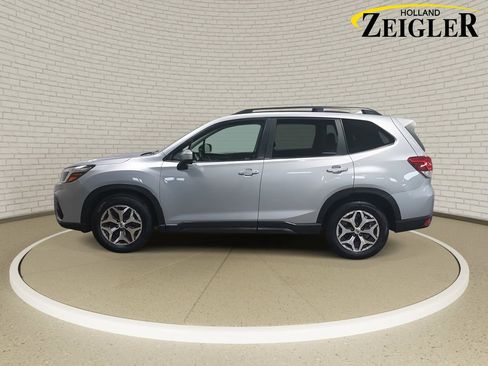 Used 2019 Subaru Forester Premium image 8