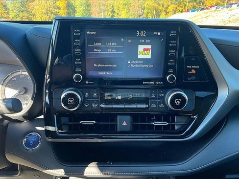Used 2022 Toyota Highlander LE image 29