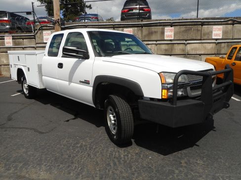 Used 2003 Chevrolet Silverado 2500 4x4 Extended Cab image 1